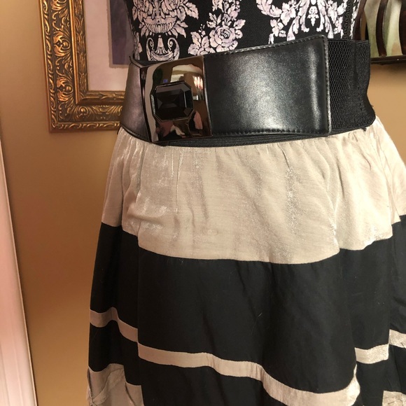 Twelve by twelve | M - Picture 2 of 5